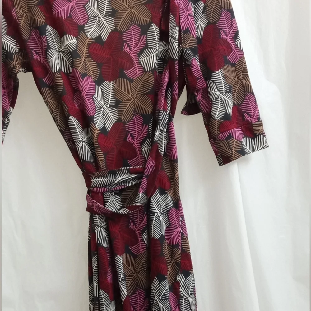 *🌟Diane Von Furstenberg 100% Silk Burgundy/Gray Iconic Wrap Kye Dress- Vintage - Picture 4 of 16